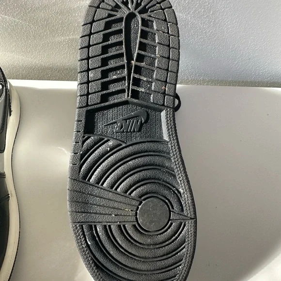 Nike Air Jordan Kids Sneakers in Black /Silver - Picture 3 of 4